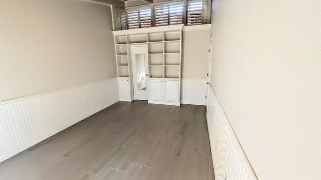 Building Photo - Annual Unfurnished 2/1 Condo in Downtown S...