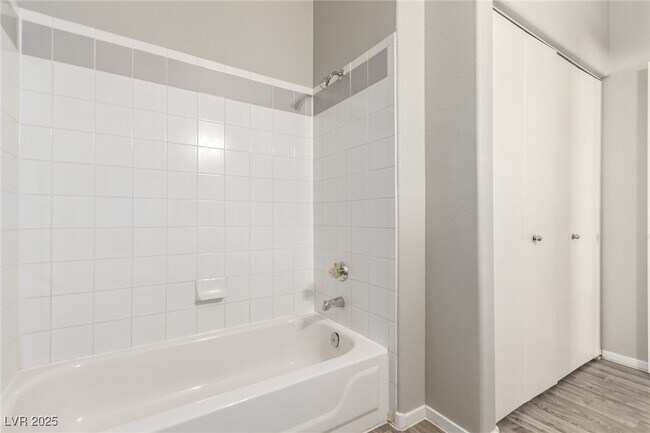 Building Photo - 7413 W Russell Rd