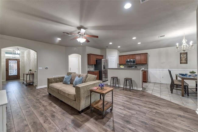 Building Photo - 328 Langely