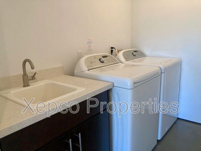 Building Photo - 2706 Alexander Club Dr