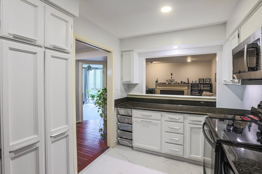 Building Photo - 5715 Brewer House Cir
