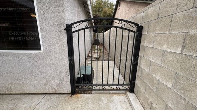 Building Photo - Spacious 4 bedroom 2 bathroom home located in the Ashton Falls community *Move In Special*