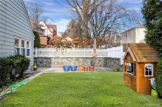 Building Photo - 6 Club Way