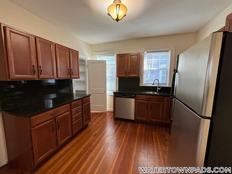 Building Photo - 11 Fairfield St