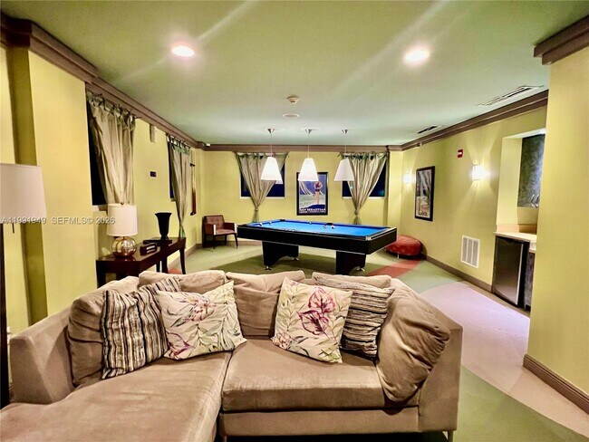 Building Photo - 9172 Collins Ave