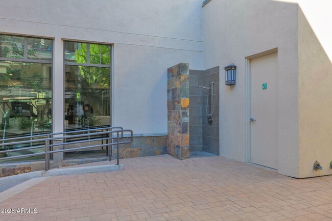 Building Photo - 8 Biltmore Estates Dr