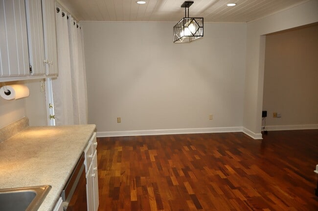 Building Photo - 3809 W Rollins Rd