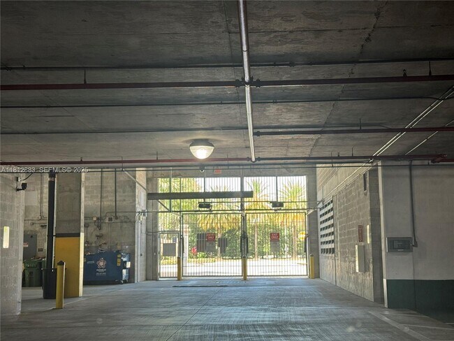 Building Photo - 2641 N Flamingo Rd