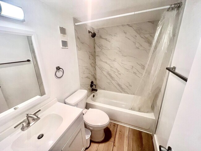 Building Photo - 1831 Sabal Palm Dr