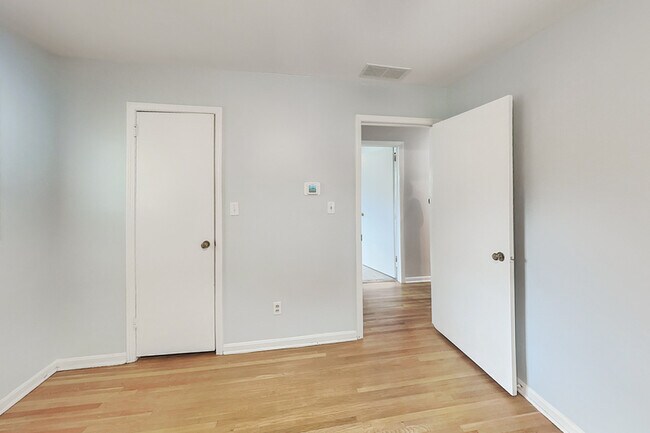 Building Photo - 2902 Delcourt Dr