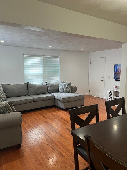 Building Photo - 64 Sterling St