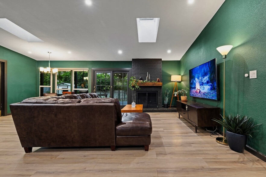 Building Photo - 4807 Carsonhill Dr