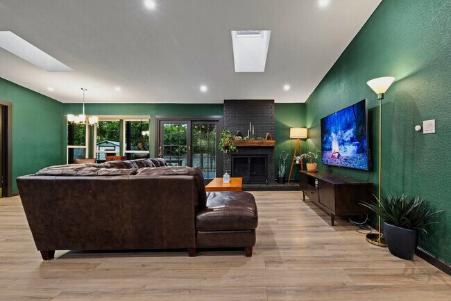 Building Photo - 4807 Carsonhill Dr