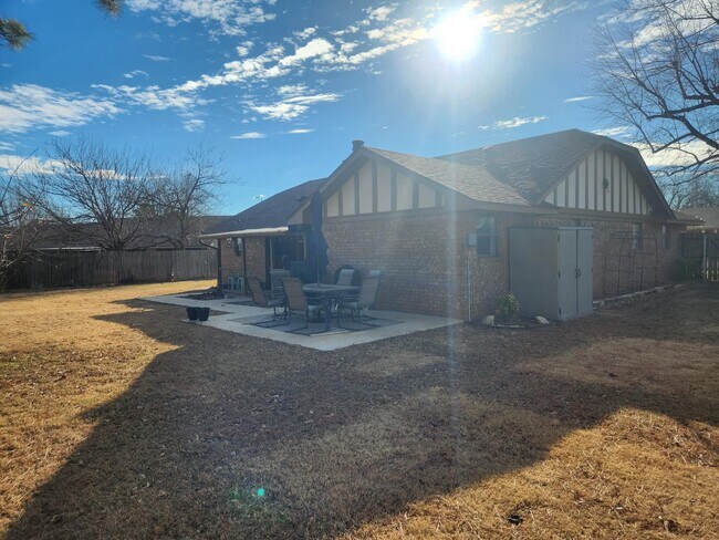 Building Photo - 310 Lacey Dr