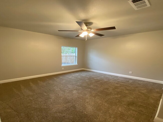 Building Photo - 2211 Henry St