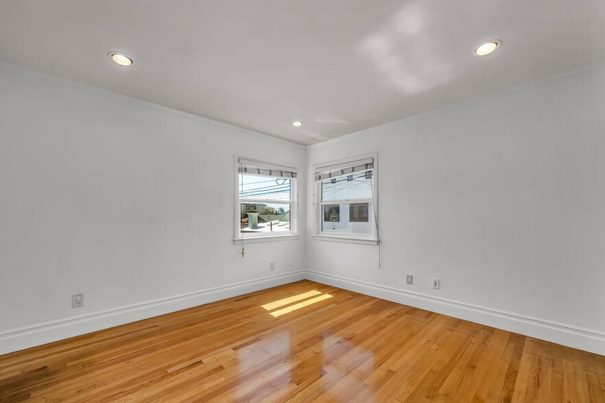 BR2 - 815 Broadway St
