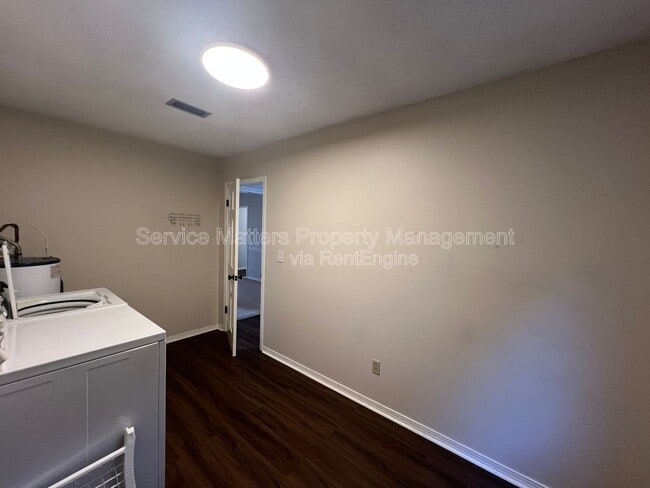 Building Photo - 6004 Players Pl