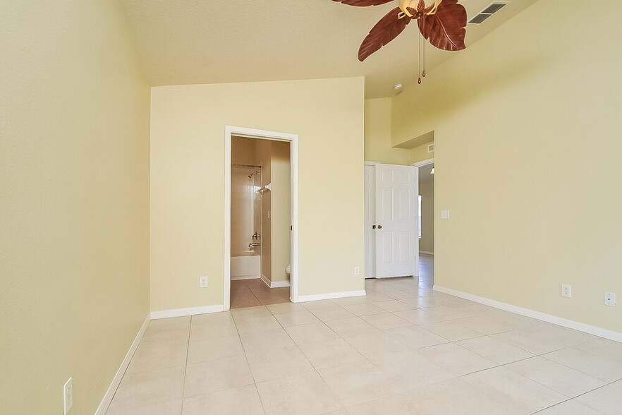 Building Photo - 7426 Oxford Garden Cir