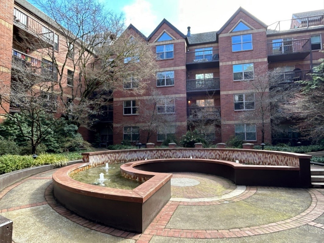 Courtyard - 1500 SW Park Ave
