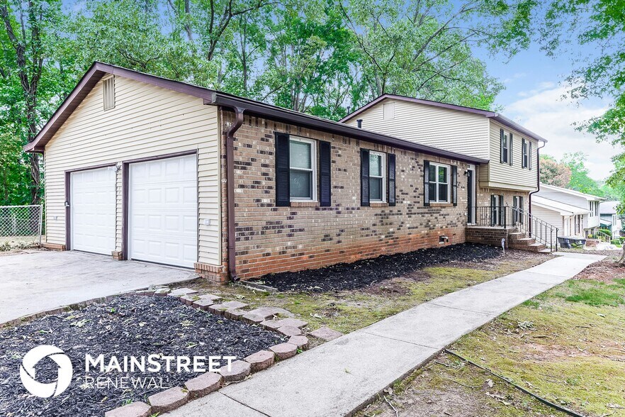Building Photo - 2830 Botany Dr