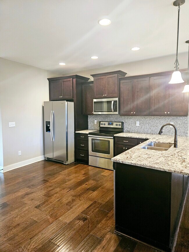 Building Photo - 433 Adalynn Cir