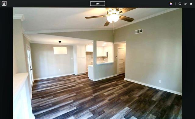 Building Photo - 6646 E Lovers Ln