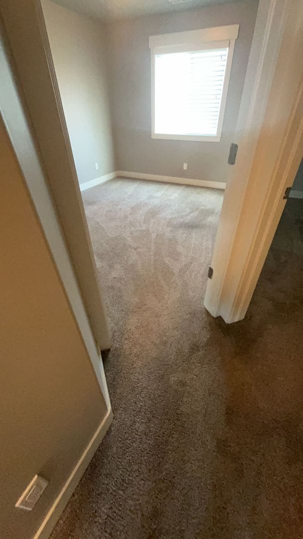 Building Photo - Spacious Townhome with 1 car garage w/ Mountain Views