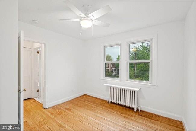 Building Photo - 16 E Linden St
