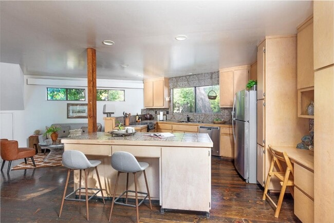 Building Photo - Upper Westside / Close to UCSC