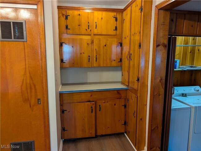 Building Photo - 703 Avondale St