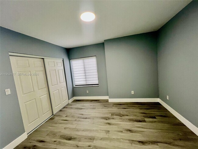 Building Photo - 3297 SW 26th St