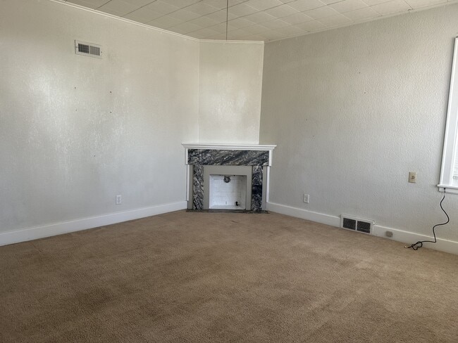 Building Photo - 225 W 1st St