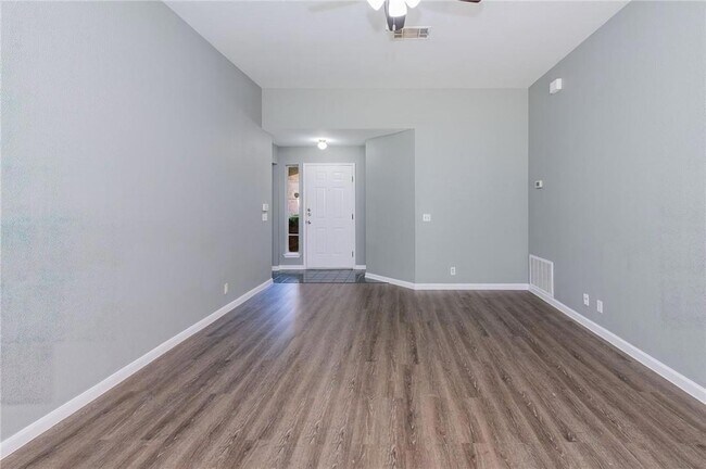 Building Photo - 1000 Honeysuckle Dr