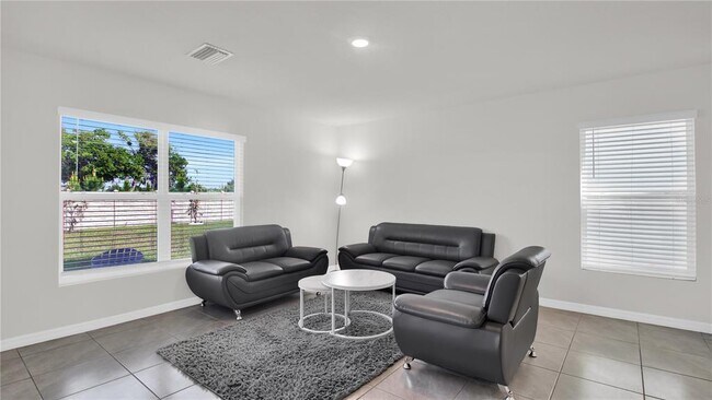Building Photo - 16545 Mosaic Oar Dr