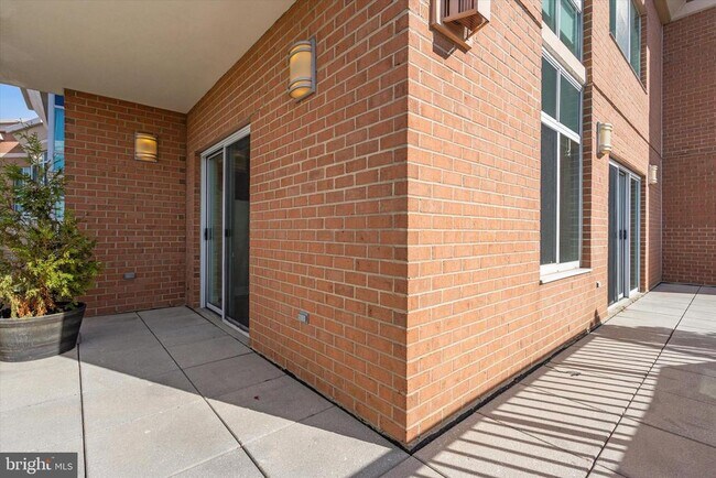 Building Photo - 3101 N Hampton Dr