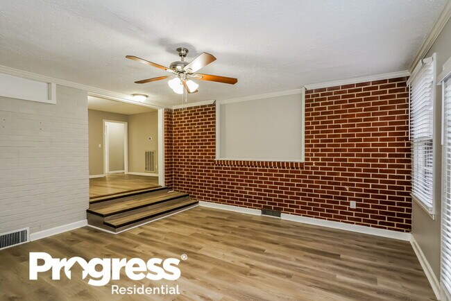 Building Photo - 207 Crest Dr