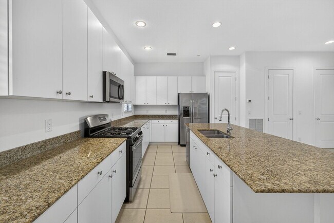 Building Photo - 4113 Faraday Wy