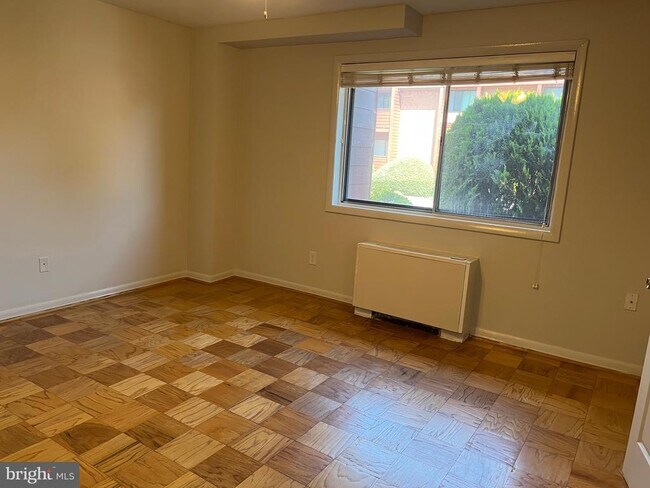 Building Photo - 1508 S George Mason Dr