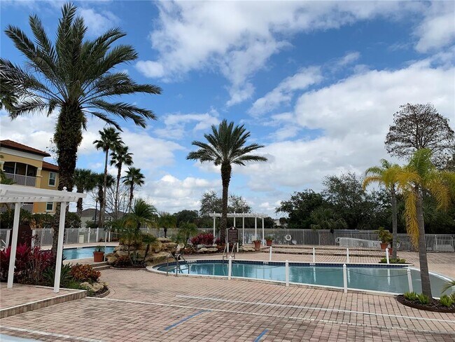 Building Photo - 5455 Vineland Rd