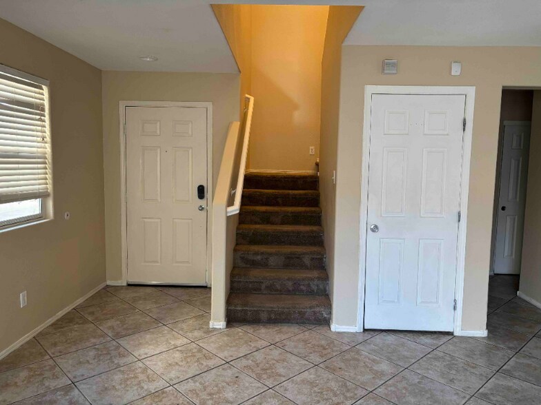 Building Photo - 5989 Banbury Heights Way
