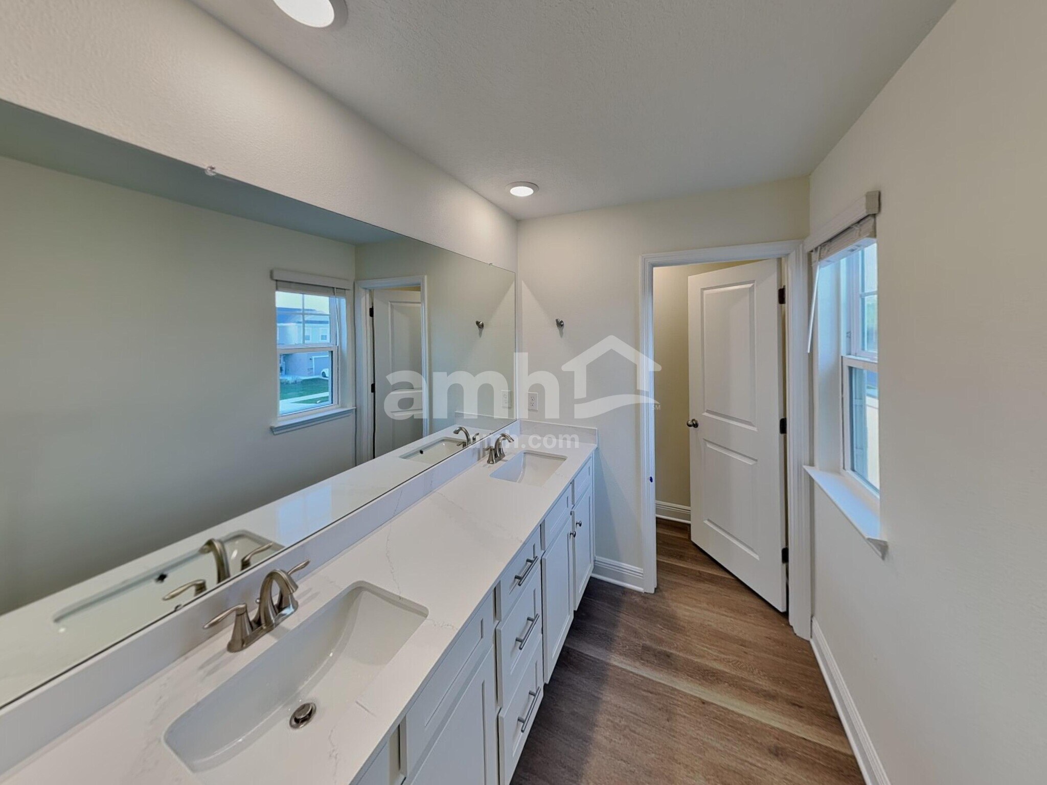 Building Photo - 5976 Sycamore Pl St