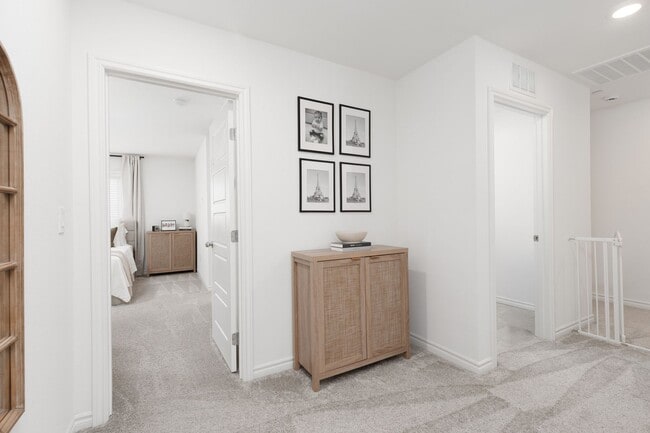 Building Photo - Newer townhome in the NW