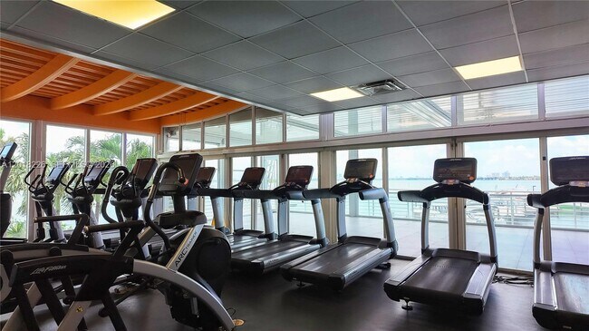 Building Photo - 1717 N Bayshore Dr