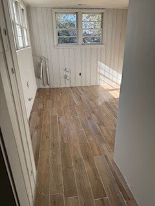 Building Photo - newly renovated 2 bedroom 1 bath home