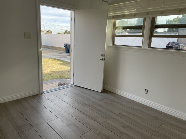 Living room - 24683 Woodward Ave