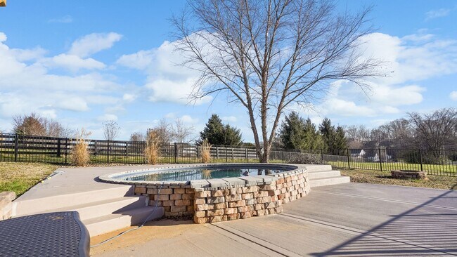 Building Photo - 649 Charles Ln