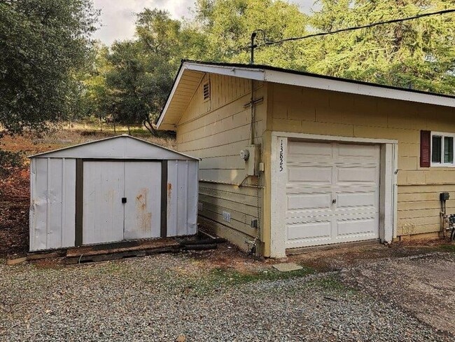 Building Photo - 13825 Dry Creek Rd