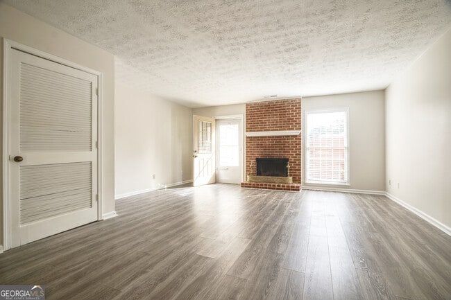 Building Photo - 587 Wedgewood Dr