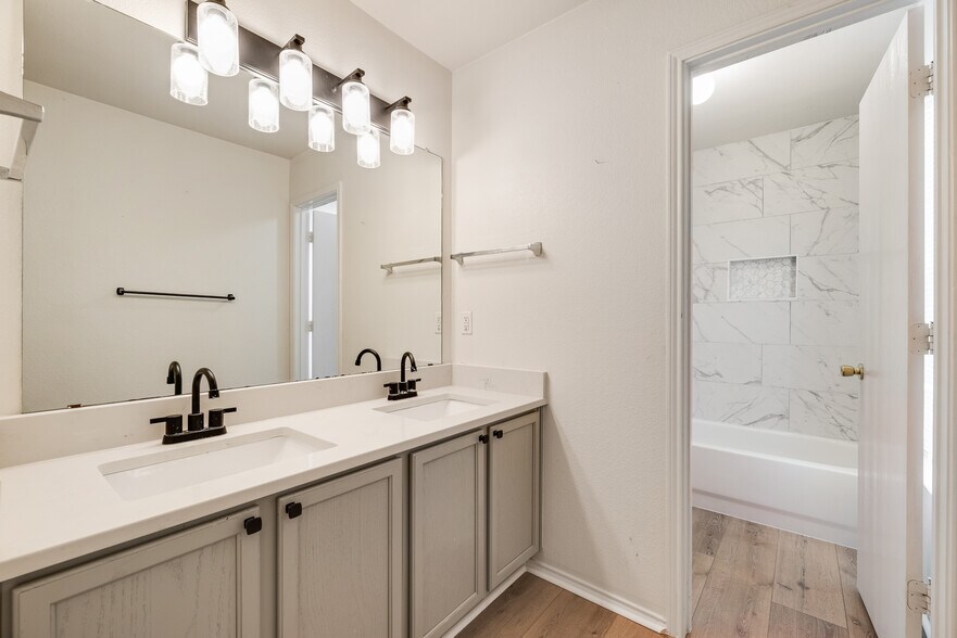 Building Photo - 4313 Hawk Ln