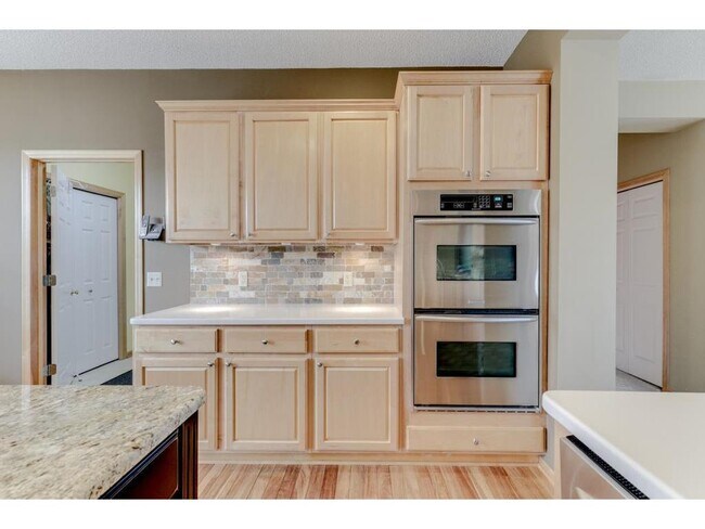 Building Photo - 2074 Clover Ct